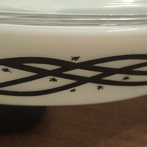 Pyrex 1958 Promo Divided Dish Barbed Wire with Divided Lid Cottagecore - Picture 2 of 7